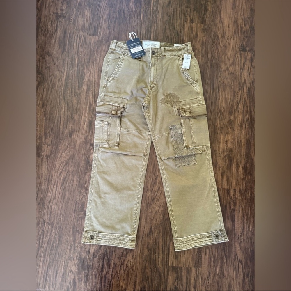 Abercrombie and Fitch Olive Cargo Pants
Size 32 W by 30 L